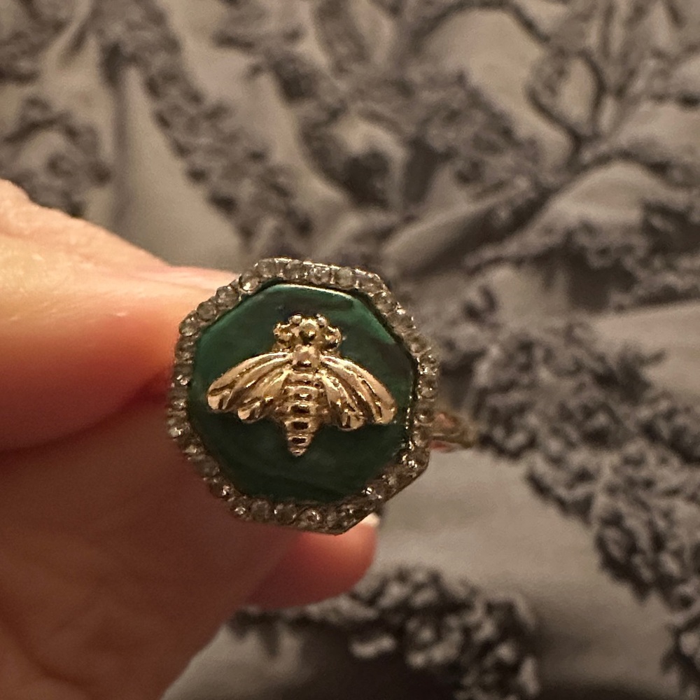 Elegant Green and Gold Bee Awaken Ring - Picture 4 of 4